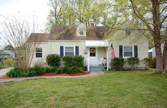 Spacious and well maintained 4 bedroom rental home offering approximately 1,800 square feet in Norfolk, VA! photos photos