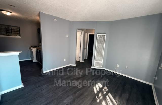 2086 Hubert Avenue - 3 photos photos 2086 Hubert Avenue - 3 photos photos