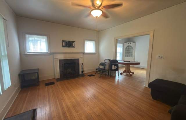 Historic Urbana - 3 Bedroom Home Just Minutes From Campus Gallery 3