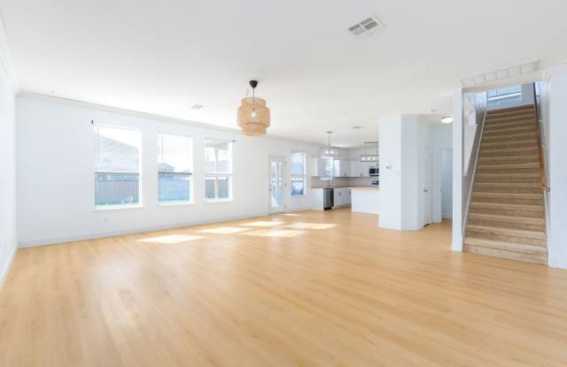 1st Month Rent Free Gallery 3