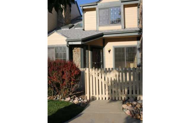 Spacious 3 bed 2 bath Townhome for Rent in Arvada photos photos Spacious 3 bed 2 bath Townhome for Rent in Arvada photos photos