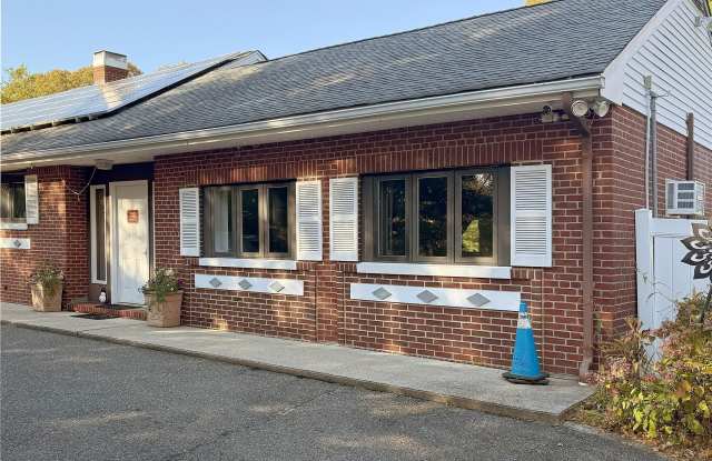 140 Berg Avenue - 140 Berg Avenue, Kings Park, NY 11754 140 Berg Avenue - 140 Berg Avenue, Kings Park, NY 11754