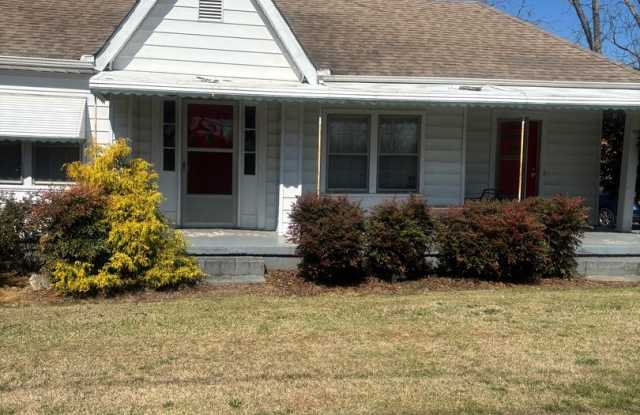 Single Family Home, 3 bed/1 bath $1,200 One-Story photos photos