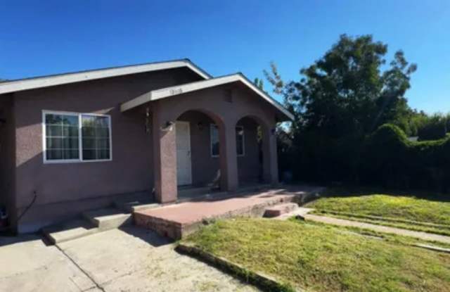 Beautiful home in the heart of Cutler, CA! - 12608 1st Drive, Cutler, CA 93615