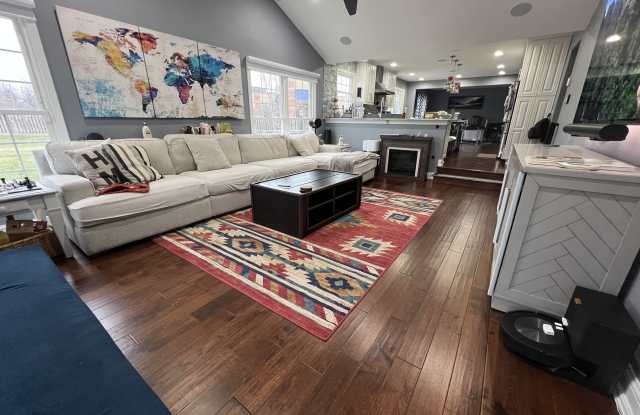 1104 Fieldstone Court Gallery 3