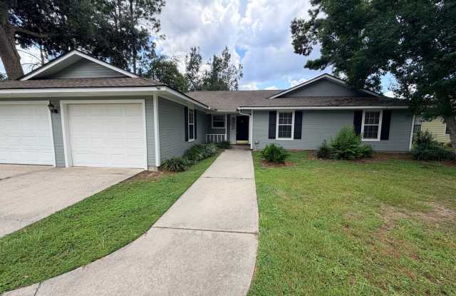 Spacious 3BR/2BA Home with 2-Car Garage in Valdosta City Limits! photos photos Spacious 3BR/2BA Home with 2-Car Garage in Valdosta City Limits! photos photos
