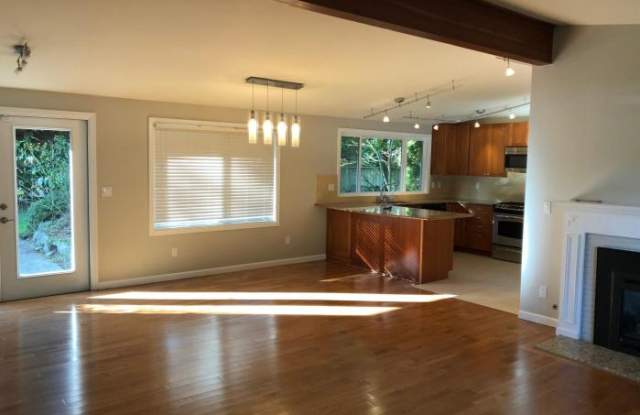 14239 Lake Hills Boulevard Gallery 3