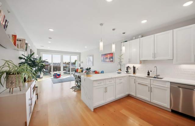 306 NEW YORK AVE - 306 New York Avenue, Union City, NJ 07087