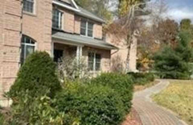 209 Samuel Court Gallery 3