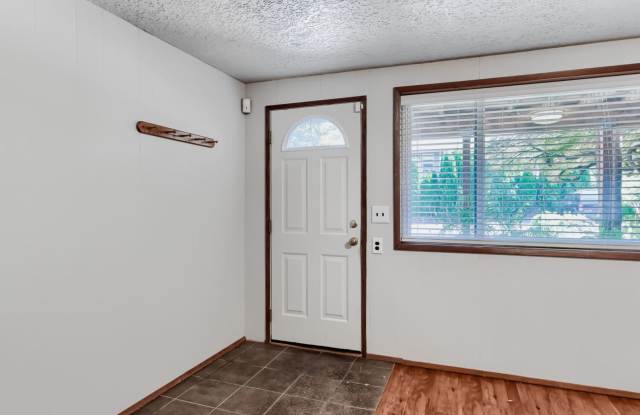 $2,150 - Conveniently located Casa Del Cedro Town Home with 3 bedrooms and  3 bathrooms Gallery 4