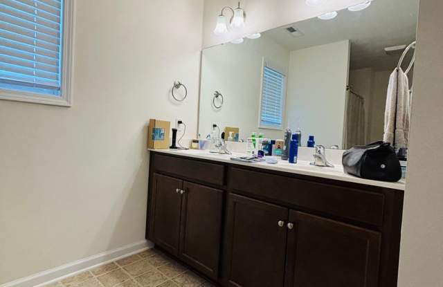 4 Bedroom, 3.5 Bath House-Pembroke, VA Gallery 4