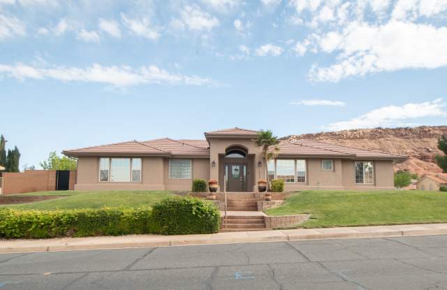 Spacious 3-Bedroom Home with Incredible Garage & Prime Location! photos photos