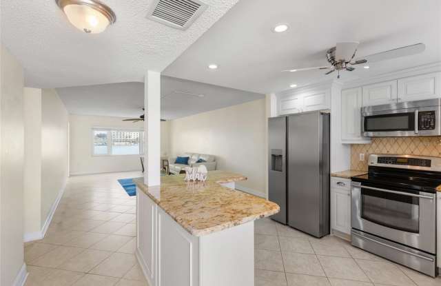 4775 COVE Circle Gallery 3
