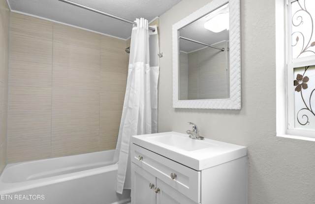 528 France Lane photos photos