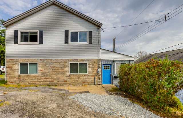 AVAILABLE NOW - 3 Bedroom Home w/ GARAGE! Ask how you can get up to one month of free rent! Gallery 4