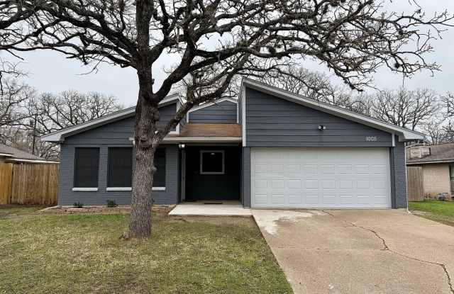 3 Bed, 2 Bath in Southwood Valley for August Move In! photos photos