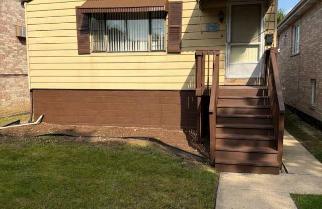 Spacious 3 Bedroom 2 Bath Harwood Heights Home for Lease photos photos