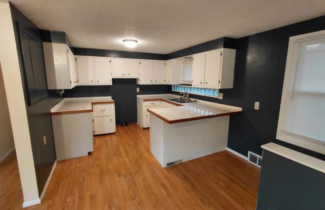 Three bedroom one bathroom raised ranch home Gallery 4