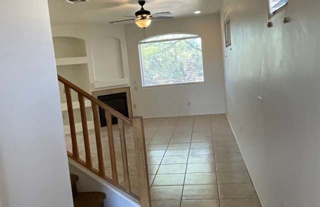 Vail School District, Large yard for your fury family members Gallery 3