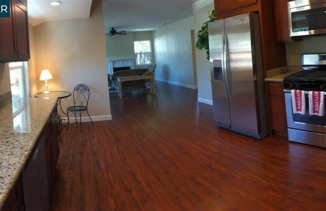1448 Rosal Ln FRONT HOUSE Gallery 4