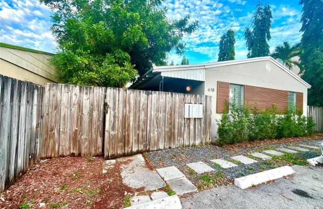 618 NE 8th Ave photos photos