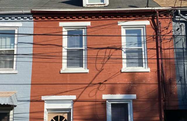 Spacious 3 BR /1 Ba Home in Lancaster City photos photos