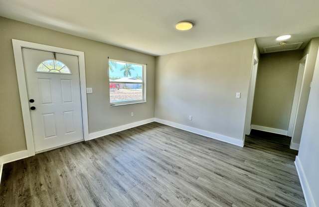 531 99th Ave. N. Gallery 3