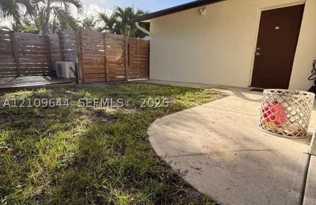 1881 SW 42nd Ter Gallery 1