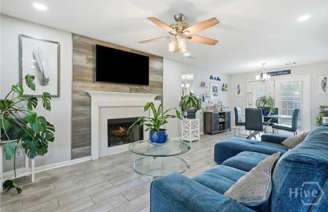 126 Bluelake Boulevard Gallery 2