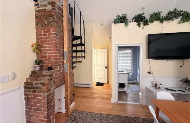 25 Marsh Street Gallery 1