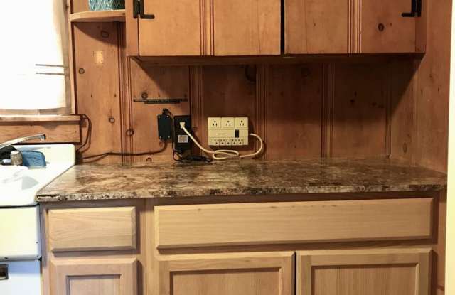 Seasonal Furnished rental sleeps 4 photos photos