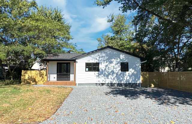 Newly Renovated 3 BR/2 BA Single-Family Home in Edgewater! photos photos
