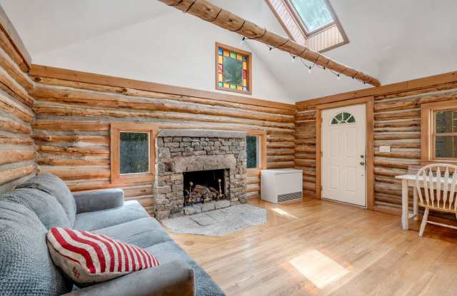 9 Jade Lane Gallery 1