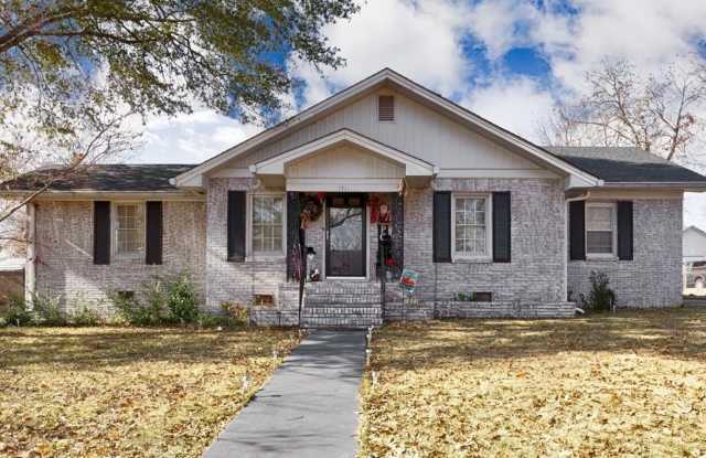 Charming 3 Bedroom, 2 Bathroom Home in Decatur, AL photos photos