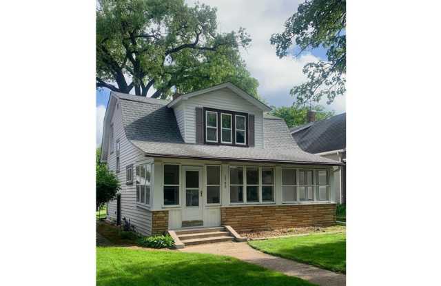 Huge 6 Bedroom House close By Saint Catherine’s! SFH non duplex photos photos