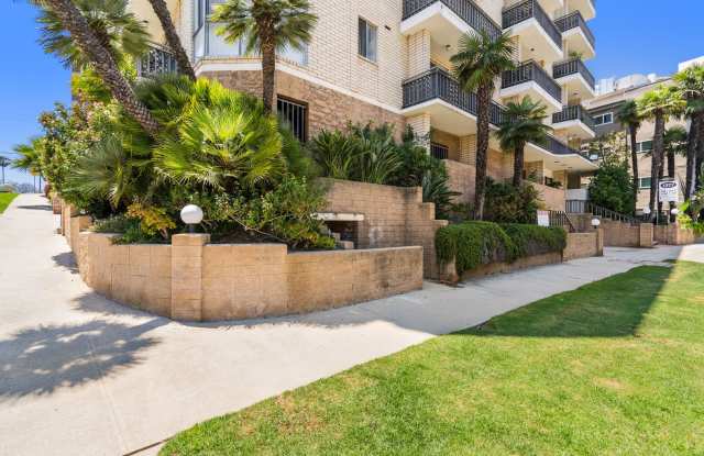 Luxury Living at 1377 S Beverly Blvd, Los Angeles, CA 90024 Gallery 1