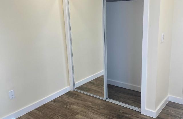 4355 Avalon Boulevard Gallery 4