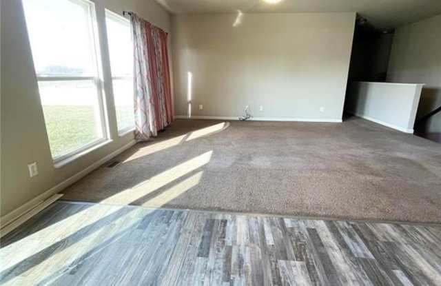 853 BLUFF RIDGE Lane Gallery 3