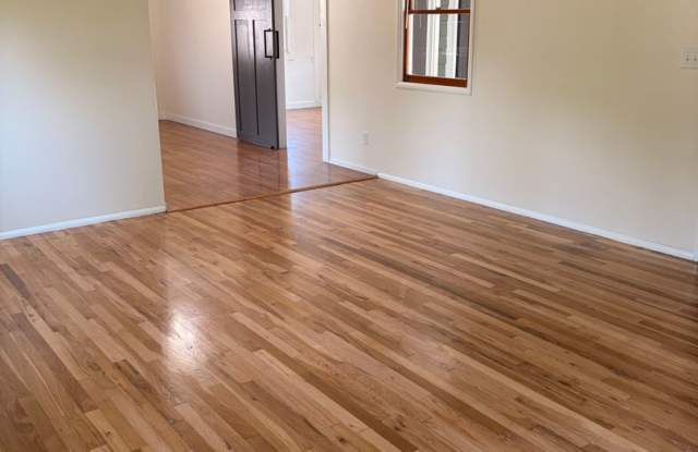 3 Bedroom, 1 Bath close to Rapid Valley Gallery 4