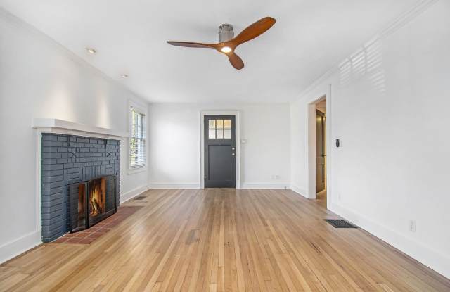 2 Bedroom, 1 bath in Intown Atlanta, near EAV Gallery 4