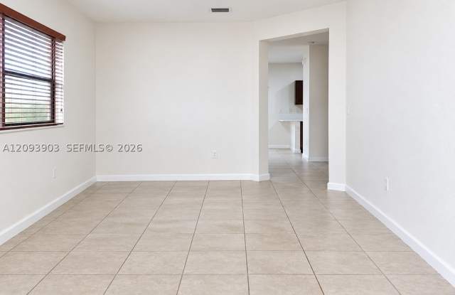 3737 SE 2nd Dr Gallery 3