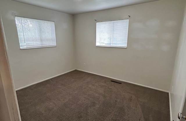 3 Bed/1.5 Bath in a Cul-de-sac by University Mall photos photos