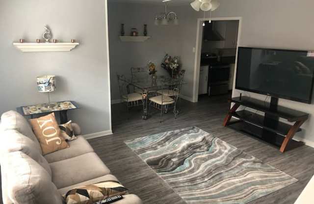 2 bed 1.5 Four-plex unit - Great location!! Gallery 3