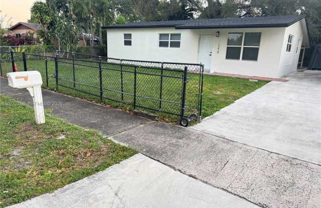 1270 NE 207th Ter photos photos