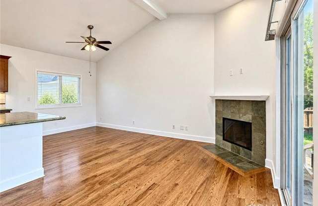2516 Gates Avenue Gallery 3