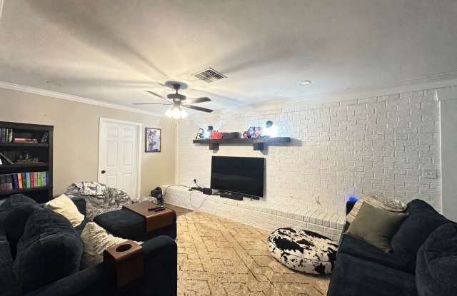 BEAUTIFUL CUSTOM HOME Gallery 4