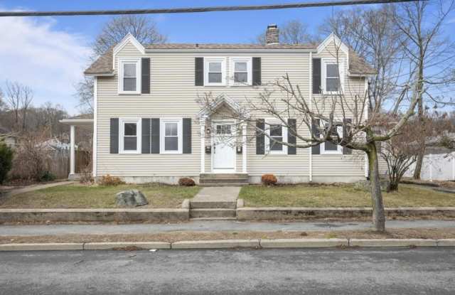 1032 Smithfield Avenue - 1032 Smithfield Avenue, Providence County, RI 02865
