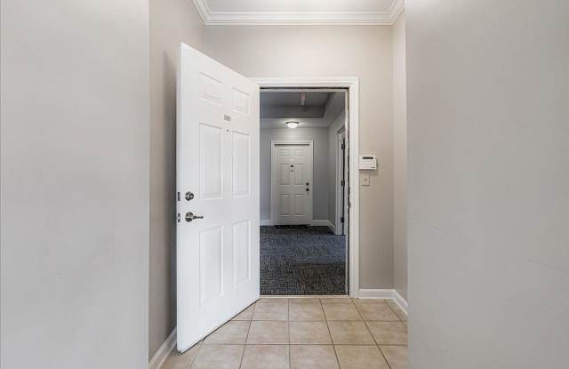 Spacious 2BR Condo in Downtown Memphis with 2-Car Garage Gallery 3
