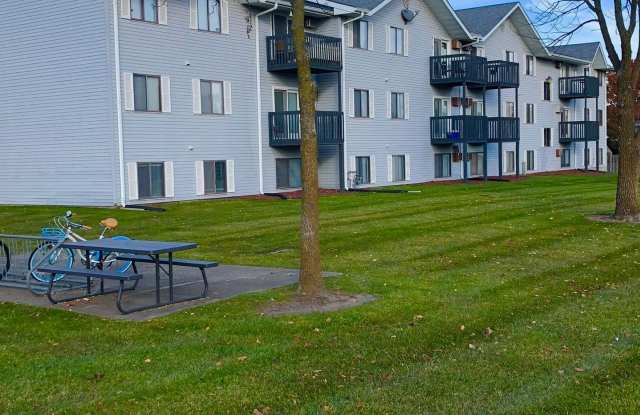 Country Court Apartments - Waukee Gallery 3