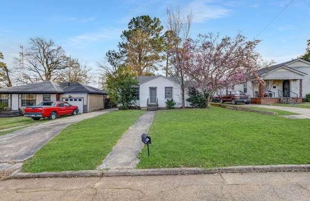 1607 W 17th St photos photos